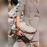 Новая большая сумка Fendi o’lock swing с подмышечным ремнем от Fendi.