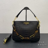 Новая большая сумка Fendi o’lock swing с подмышечным ремнем от Fendi.