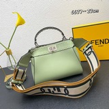 Новая сумка Peekaboo от Fendi изготовлена из кожи верхнего слоя теленка, сшита в