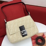 Рекка, такая же сумка Fendi с винтажным принтом. Пожалуйста, обратите внимание н