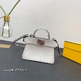 FENDI Super Mini： ручной работы сумка в форме кошки из кожи первого слоя, с мета