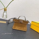 FENDI Super Mini： ручной работы сумка в форме кошки из кожи первого слоя, с мета
