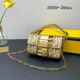 Совместная коллекция Fendi /Versace уже в продаже! Кожа облачного цвета, мягкая 