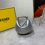 Цепочка 30 FENDI praphy подмышечная сумка с характерной формой полумесяца и клас