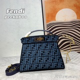 Официальный сайт MM Официальный сайт Fendi Iconic Peekaboo ISeeU маленькая сумка