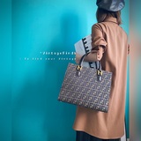 FENDI знаковая сумка TOTE с логотипом FF. Классическая сумка для повседневного и