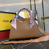 FENDI эксклюзивно представляет новую модель сумки «кошечка»! Новая осенне-зимняя