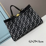 Средняя сумка X-Tote из шерсти с узором «гусиная лапка» серого цвета, украшена в
