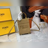 Fendi Sunshine мини-сумка через плечо из черепахового панциря. Очаровательная и 