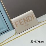 Fendi Цепочка-кошелек Мини-сумочка с клапаном и цепочкой, изготовлена из кожи, с