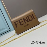 Fendi Цепочка-кошелек Мини-сумочка с клапаном и цепочкой, изготовлена из кожи, с