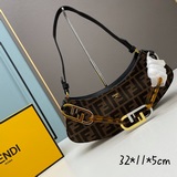 Новейшая сумка FENDI в форме полумесяца уже в продаже! Сумка FENDI O’Lock впервы