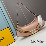 Новейшая сумка FENDI в форме полумесяца уже в продаже! Сумка FENDI O’Lock впервы