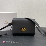 Новые продукты MK уже в продаже. Изготовлены из ПВХ с оригинальными металлически