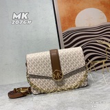Новая модель MK, изготовлена из кожи и оригинальной фурнитуры из ПВХ, представля