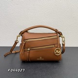 Michael Kors Lorimer – сумка-доктор с застежкой-молнией и ремнем через плечо.