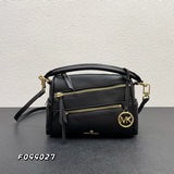 Michael Kors Lorimer – сумка-доктор с застежкой-молнией и ремнем через плечо.