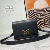 Новые продукты MK поступили в продажу. Кожа и оригинальные металлические детали 