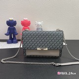 MK. Jade, сумка с кожаным ремешком и цепочкой, с клапаном, в стиле старинной поч