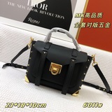 Новая коллекция MK для осени-зимы 2019 года, модель, идентичная той, что носят з