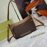 В комплекте с коробкой MICHAEL KORS 21 весна-лето JET SET CHA.