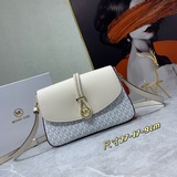В комплекте с коробкой. Новая модель от ICHAEL KORS, кожаная сумка с клапаном и 