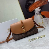 В комплекте с коробкой. Новая модель от ICHAEL KORS, кожаная сумка с клапаном и 