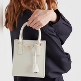 Высококачественная сумка Prada «PRADA» обновленная версия из кожи Saffiano с гру