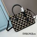 P-House Small Killer Bag 1BA863 Checkered. Эта сумка Galleria изготовлена из зна