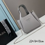 Сумка Prada с коробкой. Эта серия будет основной моделью Prada на весь следующий
