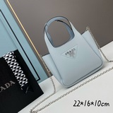Сумка Prada с коробкой. Эта серия будет основной моделью Prada на весь следующий