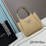Сумка Prada с коробкой. Эта серия будет основной моделью Prada на весь следующий