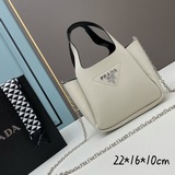 Сумка Prada с коробкой. Эта серия будет основной моделью Prada на весь следующий