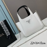 Сумка Prada с коробкой. Эта серия будет основной моделью Prada на весь следующий