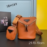 Новая модель в магазине (комбинированная модель из кожи) Пrada PRADA представляе