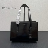 Новая сумка для покупок 1BA350. Эта новая сумка-тоут для покупок — весенняя нови