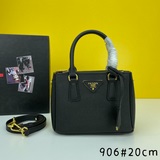 Новая модель мини-сумки Killer от P, 1BA906. Эта сумка Galleria выполнена в фирм