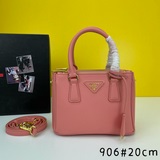 Новая модель сумки-убийцы mini 1BA906 от P. Это сумочка Galleria выполнена в фир
