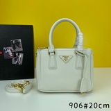 Новая модель мини-сумки Killer Bag 1BA906 от P. Это сумочка Galleria выполнена в