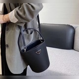 Новая универсальная сумка Prada. Милая круглая сумка. Очень компактная и модная 