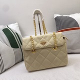 Продукт очень красивый. Необходимый аксессуар для модников PRADA. Ретро-стиль. С