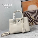 Сумка Small Killer 2274. Эта сумка Galleria изготовлена из кожи Saffiano, котора