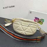 Prada Новая женская вышитая сумка на пояс от Prada Эта сумка на пояс с ромбовидн