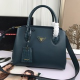 Новинка на официальном сайте, популярная во всем мире, модель 2023 года от Prada