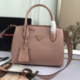 Новинка на официальном сайте, популярная во всем мире, модель Prada 2023 года. А