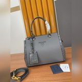 Новая сумка Pra@a с плечевым ремнем, номер модели： 66196, изготовлена из импортн