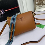 Prada сумка с клапаном и одним плечевым ремнем, модель 66136, с двумя плечевыми 