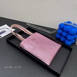 Популярная мини-сумка с кристаллами изготовлена из ткани Duchesse с подкладкой и
