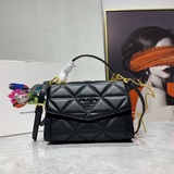 Новая модель PRADA с вышивкой, уникальный крой, объемный силуэт. Эксклюзивная мо