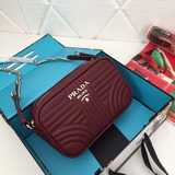Новая коллекция Prada наконец-то поступила в продажу! Новейшие модели в магазина